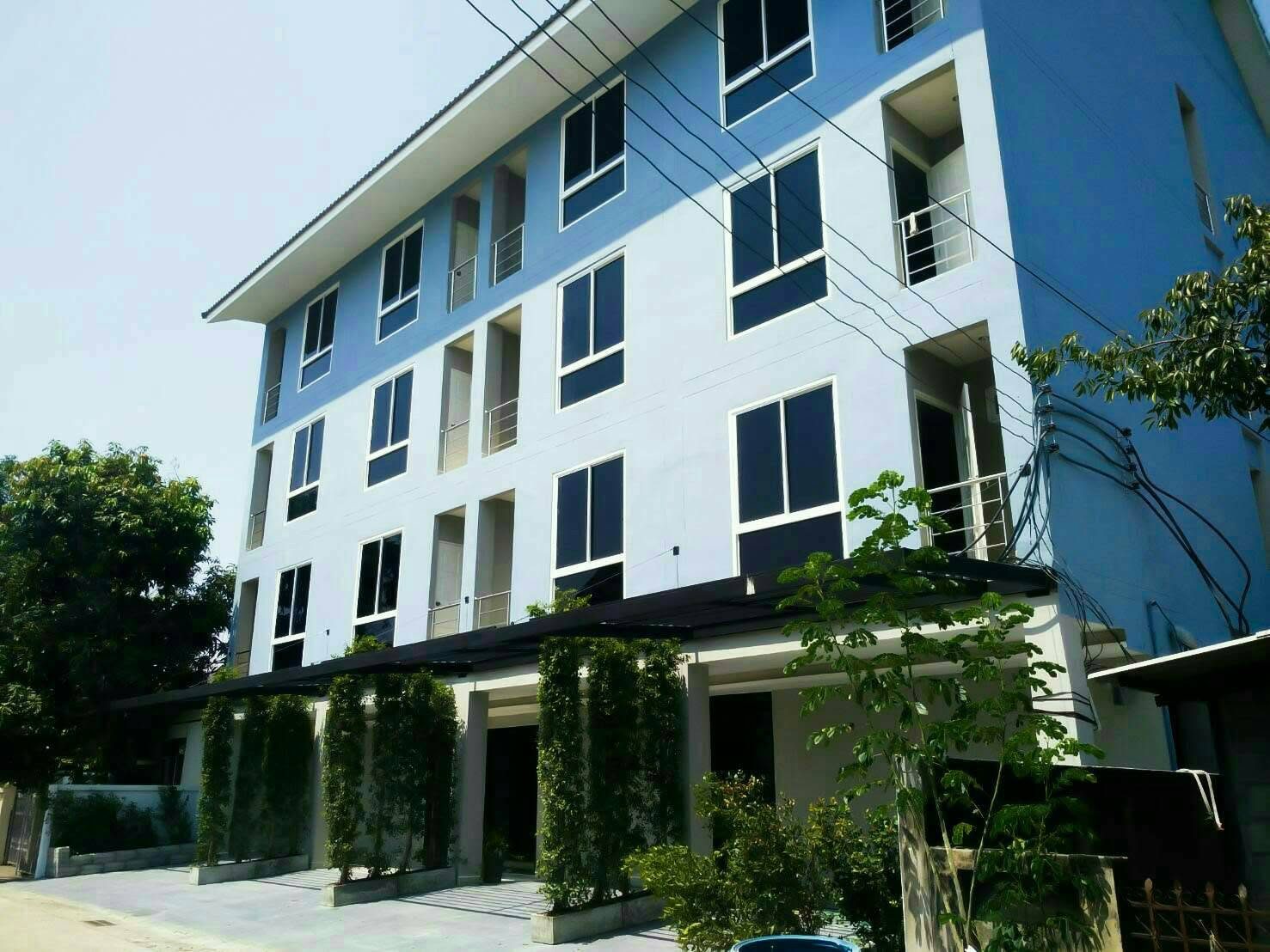 Bluesea Service อาคารอพาร์ทเม้นท์ 35 ห้อง สูง 4 ชั้น บนถนนซุปเปอร์ไฮเวย์ — ก่อนก่อสร้าง (อาคารอพาร์ทเม้นท์, เชียงใหม่) โดย TAKAWA