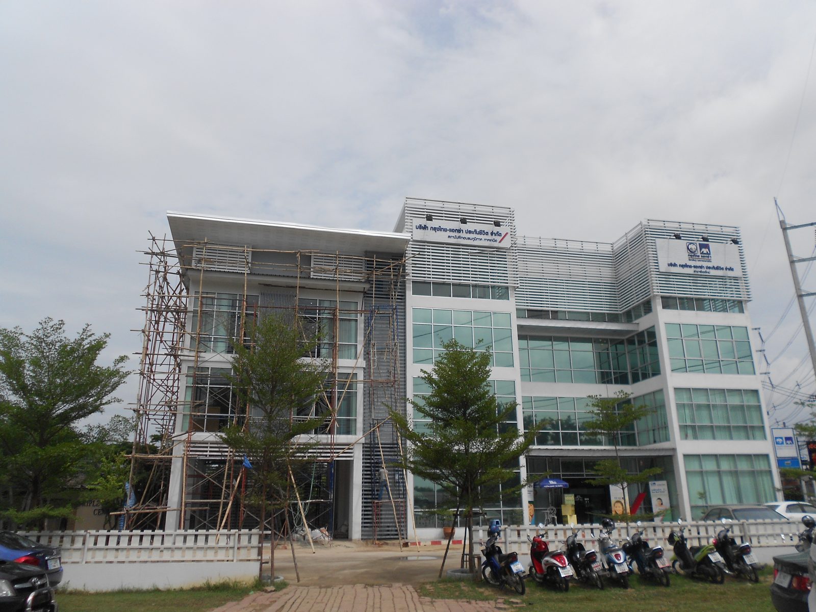 อาคารสำนักงาน 4 ชั้น บนถนนมหิดล
